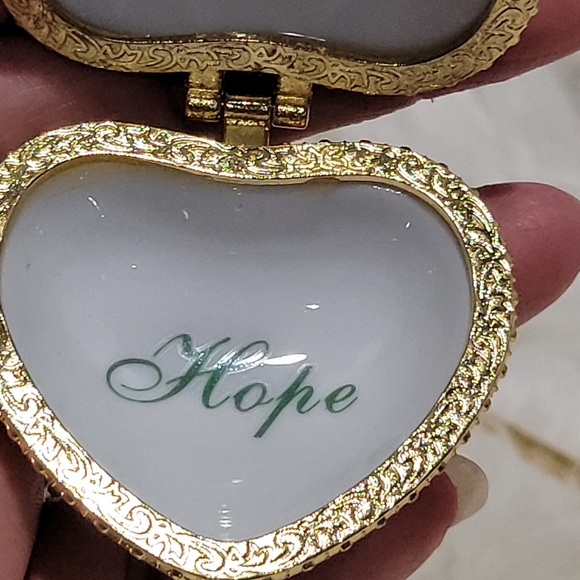Flower Hope heart porcelain trinket box ornament - Picture 7 of 9